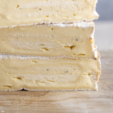 AOP Brie cheese with truffles (soft raw cow milk) - 160g - buttery & earthy