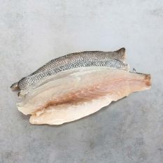 Fresh seabass fillet - boneless and skin-on - 4 x 160g - 220 aed/kg price will be adjusted as per final weight