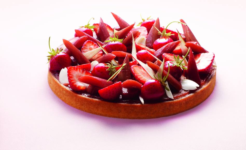Rhubarb, gariguette strawberry and almond tart