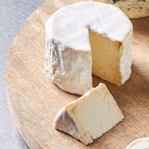 Whole AOP Chaource (cow milk) - 500g - creamy texture and a milky, fruity flavour with a faint aroma of mushrooms