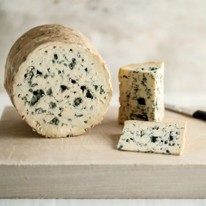 AOP Fourme d'Ambert (pasteurised cow milk) - 200g - from smooth to strong but well balanced close to the mushroom taste