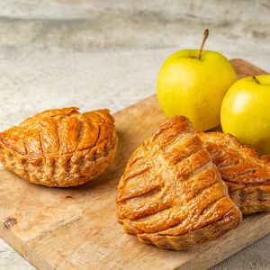 Freshly baked artisan apple turnover/chausson aux pommes - 90g - PLACE YOUR ORDER BEFORE 4PM FOR NEXT DAY DELIVERY