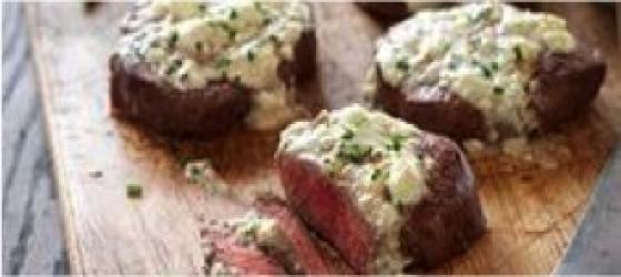 Beef tenderloin with blue cheese